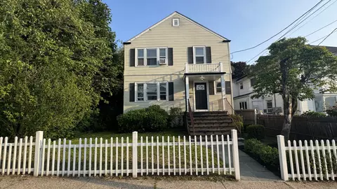 64 Locust St, Bridgeport, CT 06610