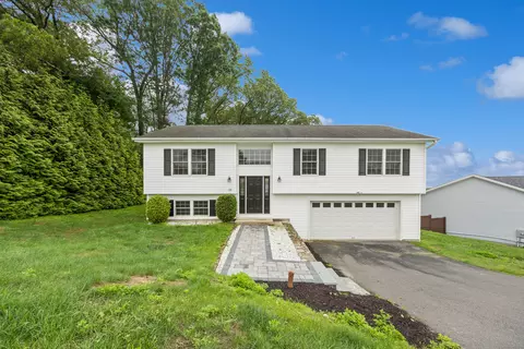 23 Shadybrook Ln, Waterbury, CT 06706