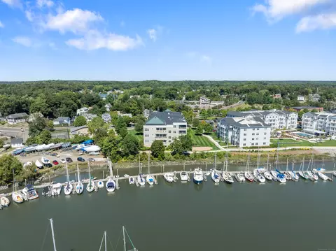 60 Maple St #31, Branford, CT 06405