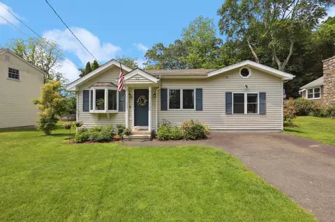 52 Berkshire Dr, Brookfield, CT 06804