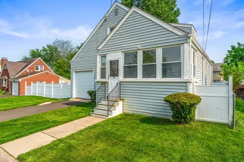 41 Cromwell St, Hartford, CT 06114