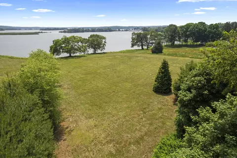 7 Foxboro Rd, Essex, CT 06426