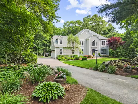 9 Stonebrook Dr, Ivoryton, CT 06442