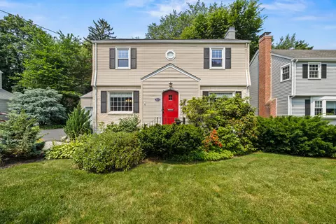 221 Ballard Dr, West Hartford, CT 06119