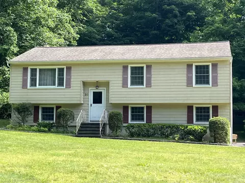20 Ridge Rd, Bethel, CT 06801