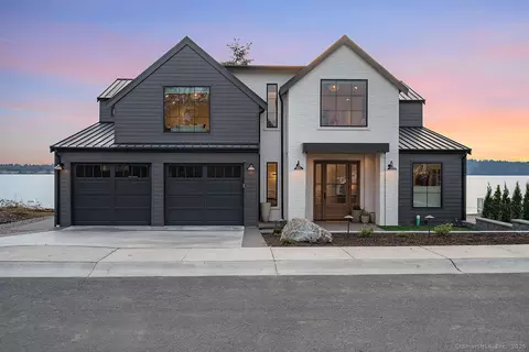 70 S Lake Shore Dr, Brookfield, CT 06804