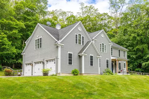 133 Hoop Pole Hill Rd, Woodbury, CT 06798