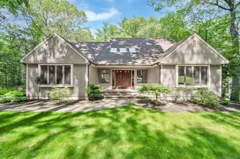 54 High Gate Dr, Avon, CT 06001
