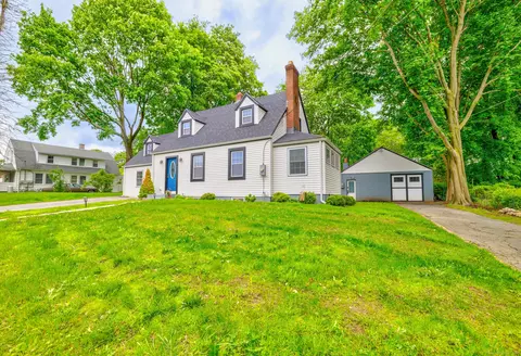 8 Wild Rose Pl, Waterford, CT 06385
