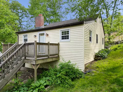 33 Lakewood Rd, East Hampton, CT 06424