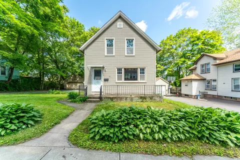 63 Elizabeth St, Norwich, CT 06360