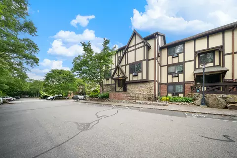 50 Aiken St #463, Norwalk, CT 06851