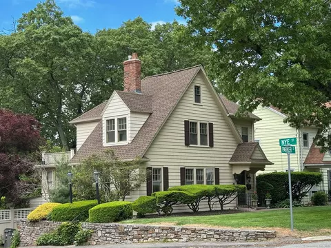 194 Parker St, Manchester, CT 06040