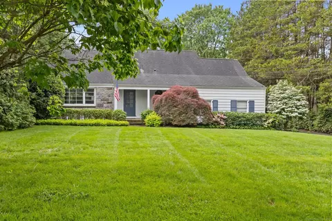 16 Verona Dr, Riverside, CT 06878