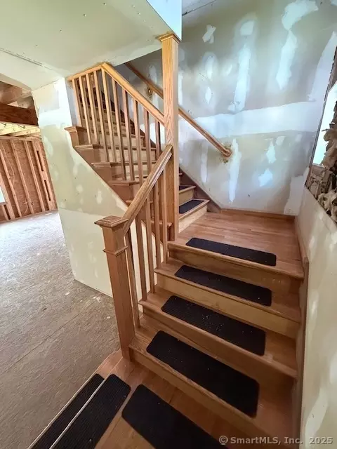 Entry Way - 15 Suffield St, Windsor Locks, CT 06096 photo 7 of 13
