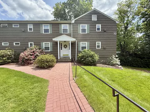 14 Arrowhead Way #C6, Woodbury, CT 06798