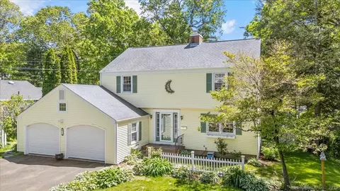 18 Hillcrest Rd, Manchester, CT 06040