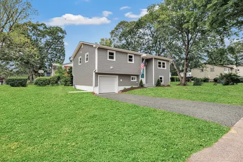 73 Dest Dr, Hamden, CT 06518