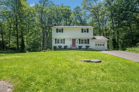 32 Nutmeg Ln, Madison, CT 06443