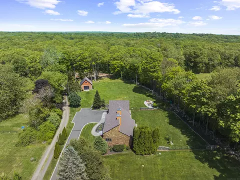 575 Long Hill Rd, Guilford, CT 06437