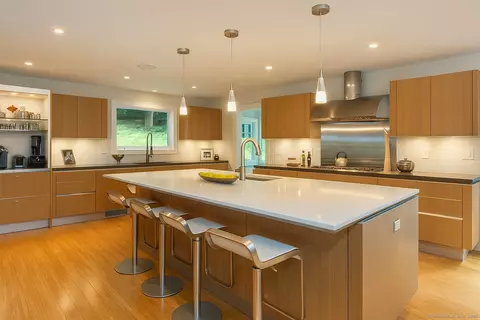 4 Berkeley Hl, Westport, CT 06880