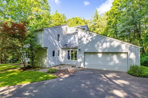 20 Roundhill Rd, Granby, CT 06035