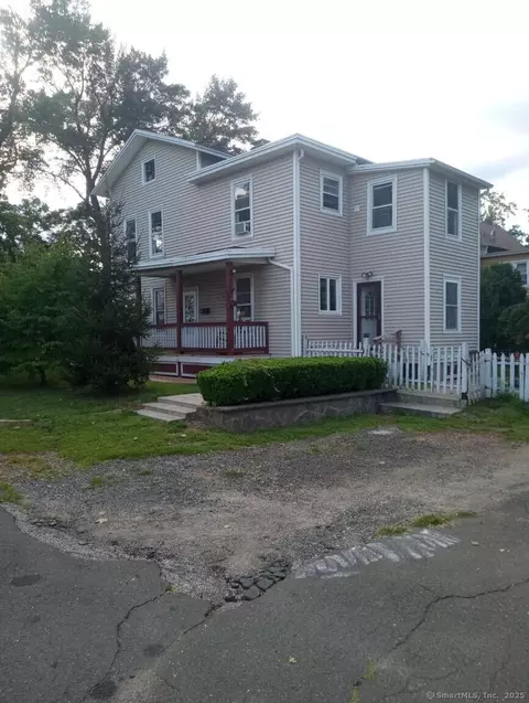 7 Locust Ave, Danbury, CT 06810