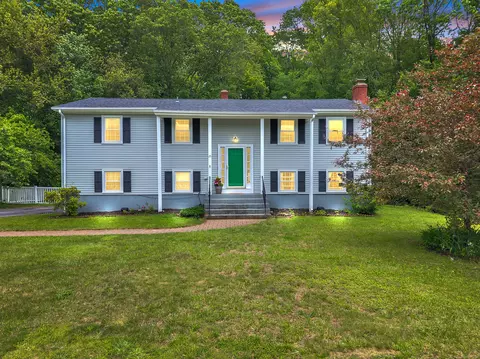 25 Meadow Dr, Gales Ferry, CT 06335