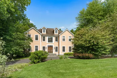 35 Bethany Farms Rd, Bethany, CT 06524