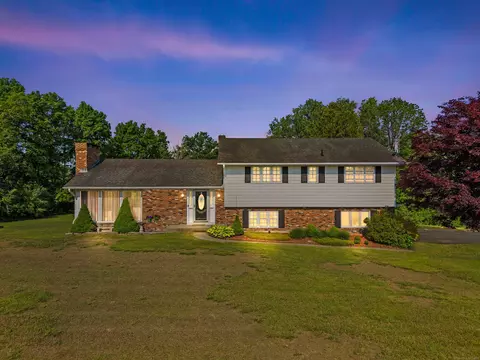 2 Marion Ln, Canterbury, CT 06331