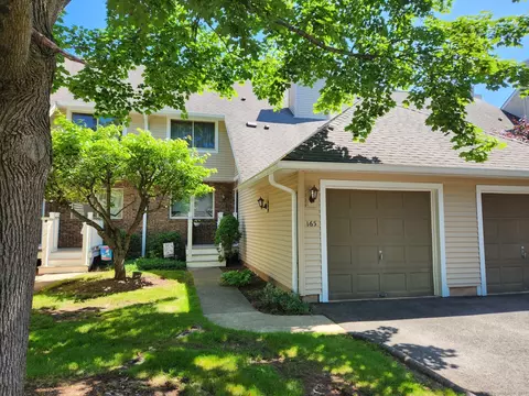 165 Foxboro Dr #165, Newington, CT 06111