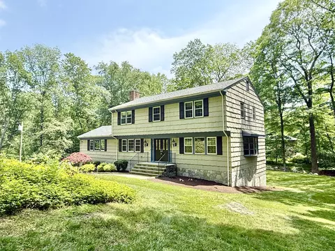51 Boulder Brook Dr, Stamford, CT 06903