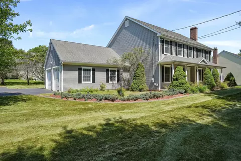 15 Cedar Knolls Dr, New Milford, CT 06776