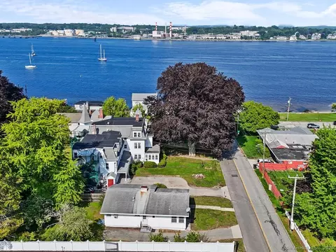 17 Gardner Ave, New London, CT 06320