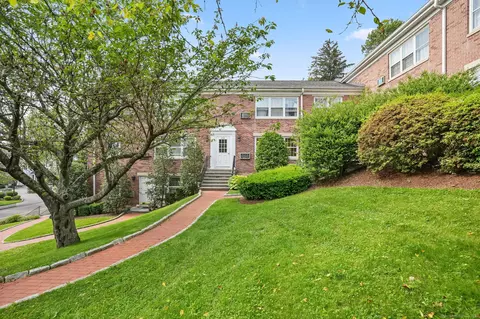 226 Park St #4, New Canaan, CT 06840