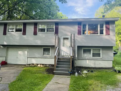 79 Black Hill Rd, Plainfield, CT 06374