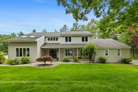 54 Edgewood Ln, Glastonbury, CT 06033