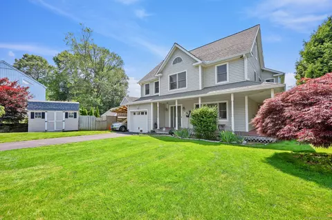 15 Oakledge Cir, Norwalk, CT 06854