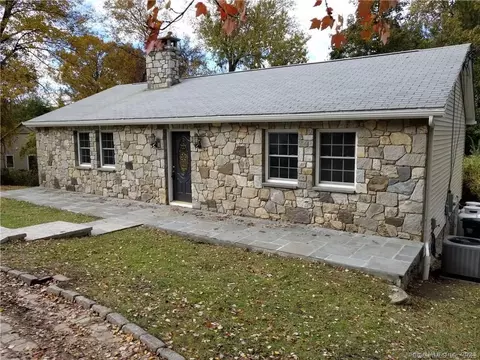 10 Overlook Dr, Danbury, CT 06811