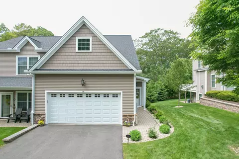 28 Brookview Cir #28, Bristol, CT 06010