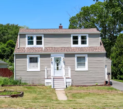46 Country Club Rd, Groton, CT 06340