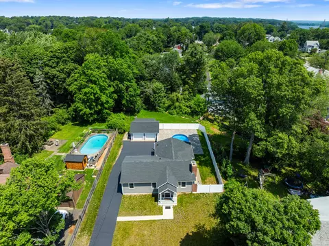 450 Wakelee Ave, Stratford, CT 06614