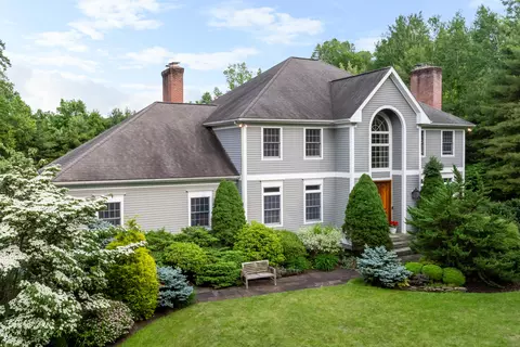 3 Mountaincrest Dr, Cheshire, CT 06410