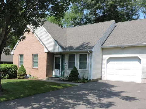33 Shares Ln #33, South Windsor, CT 06074