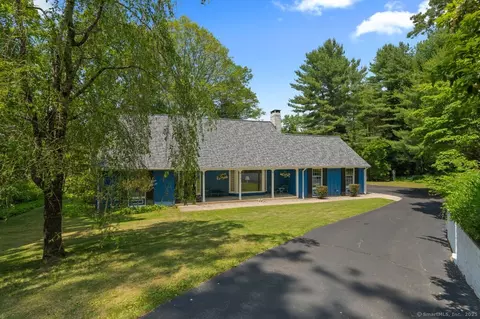 16 Jericho Dr, Old Lyme, CT 06371