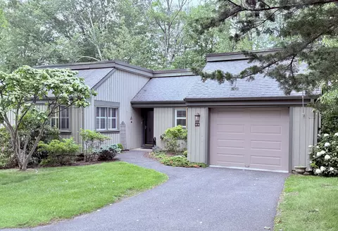 12 Heritage Crst #E, Southbury, CT 06488