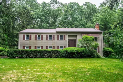 35 Chestnut Hill Rd, Simsbury, CT 06092