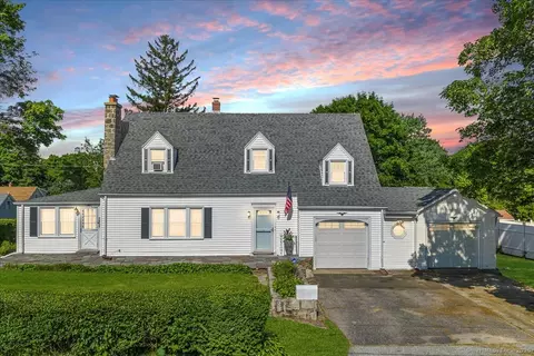 17 Wild Rose Pl, Waterford, CT 06385