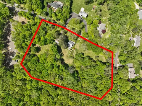 12 Lords Hwy E, Weston, CT 06883