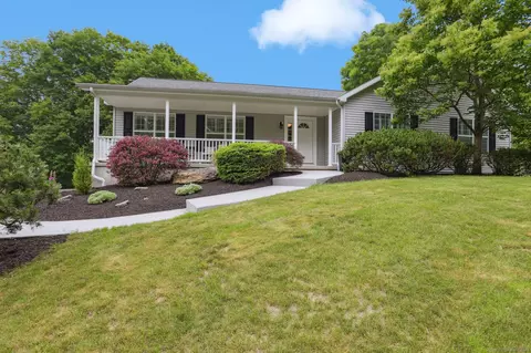 8 Holly Bush Ln, Norwich, CT 06360